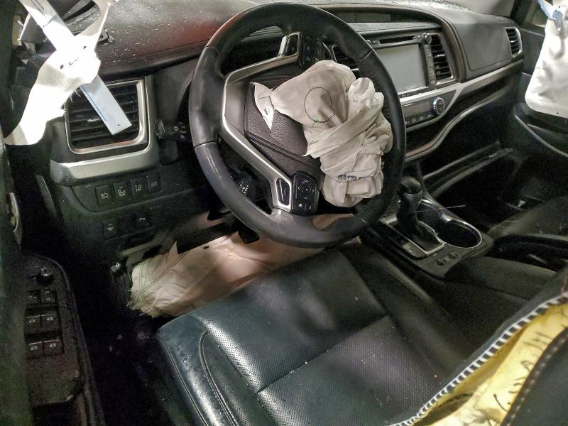 Фото 8 - TOYOTA HIGHLANDER