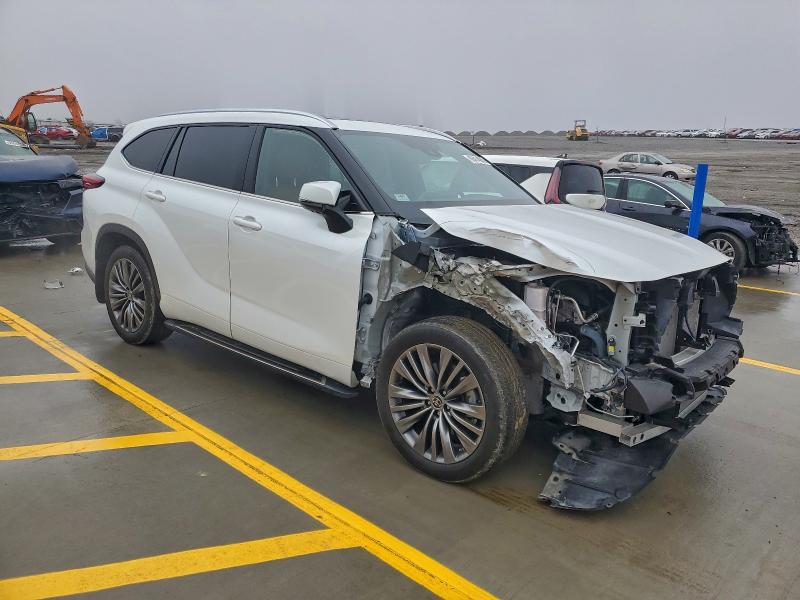 Фото 4 - TOYOTA HIGHLANDER