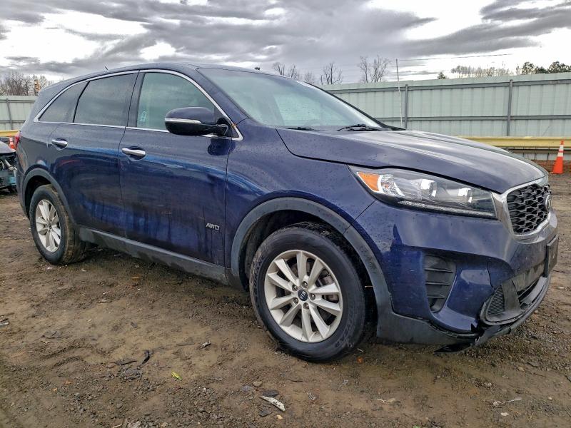 Фото 4 - KIA SORENTO