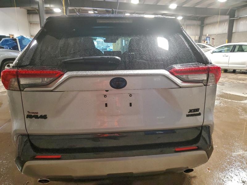 Фото 6 - TOYOTA RAV4