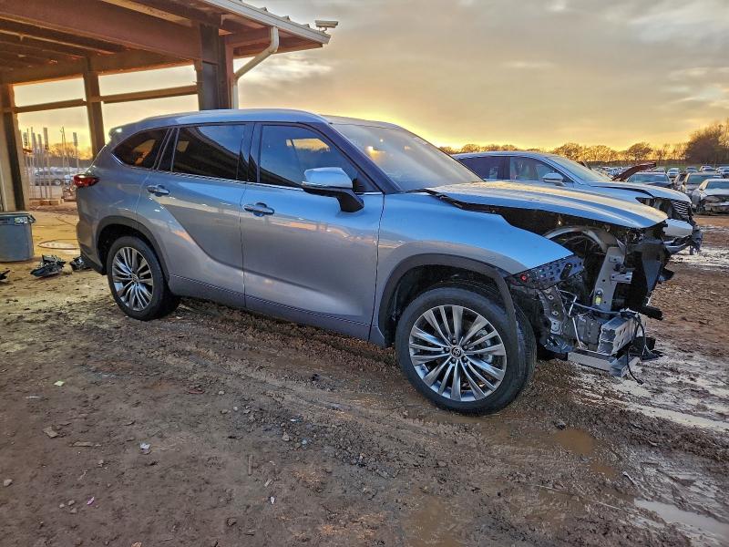 Фото 4 - TOYOTA HIGHLANDER