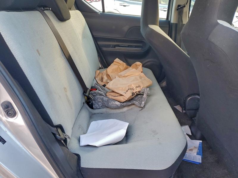 Фото 10 - TOYOTA PRIUS