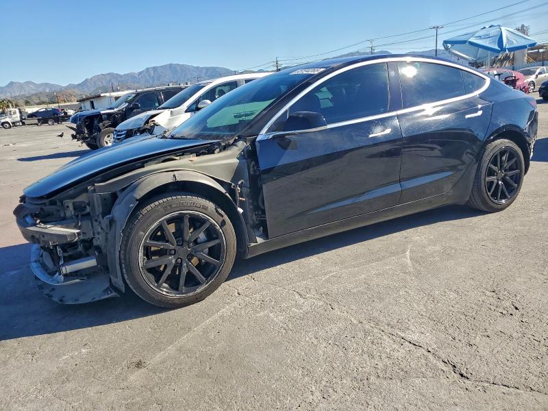 Фото 1 - TESLA MODEL 3