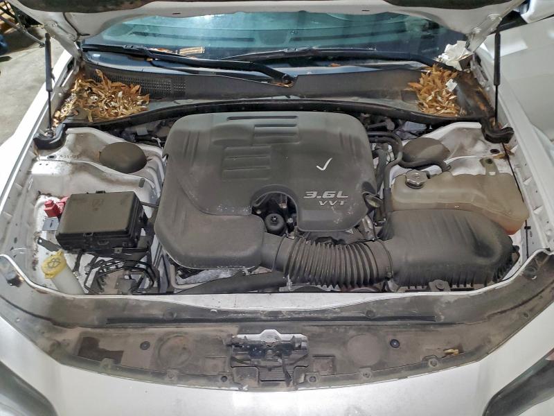 Фото 11 - CHRYSLER 300