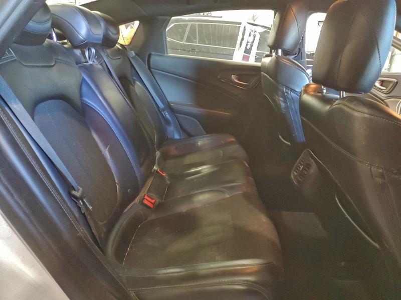 Фото 10 - CHRYSLER 200