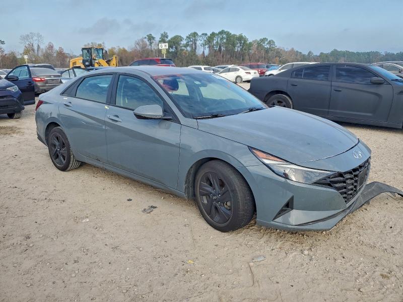 Фото 4 - HYUNDAI ELANTRA