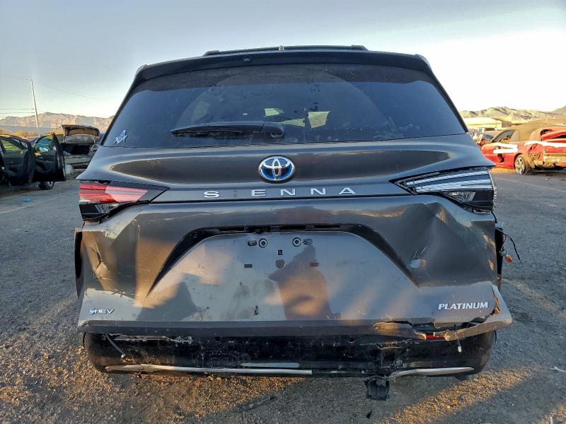 Фото 6 - TOYOTA SIENNA