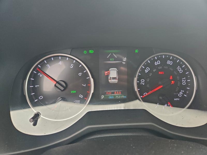 Фото 9 - TOYOTA RAV4