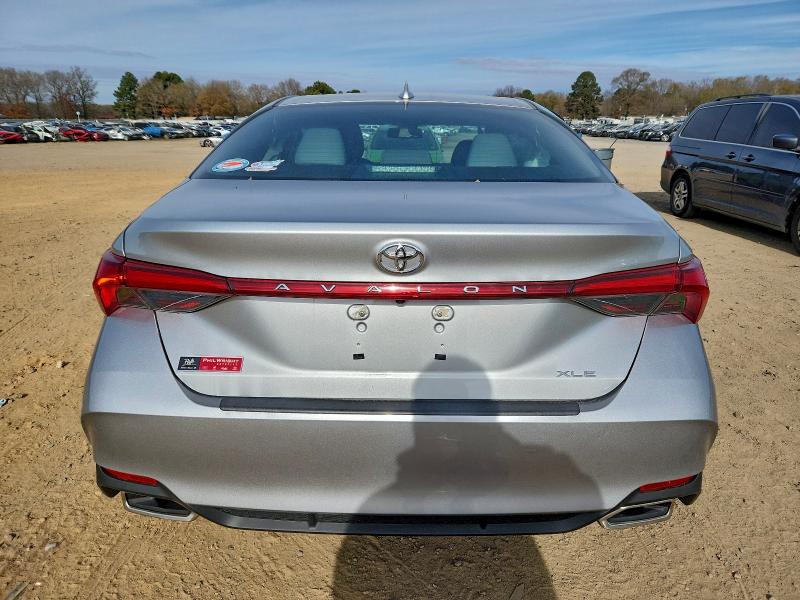 Фото 6 - TOYOTA AVALON