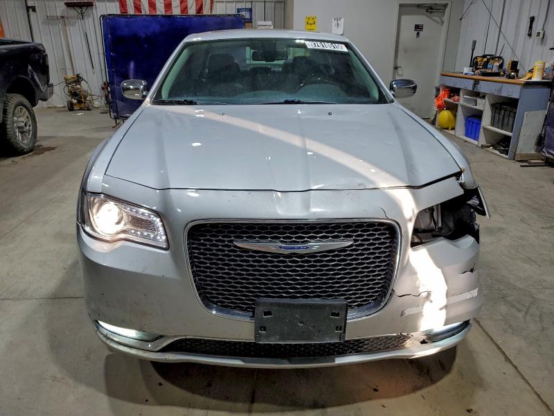 Фото 5 - CHRYSLER 300