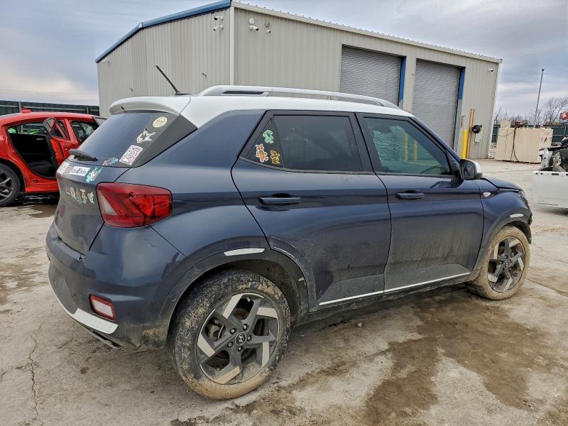 Фото 3 - HYUNDAI VENUE