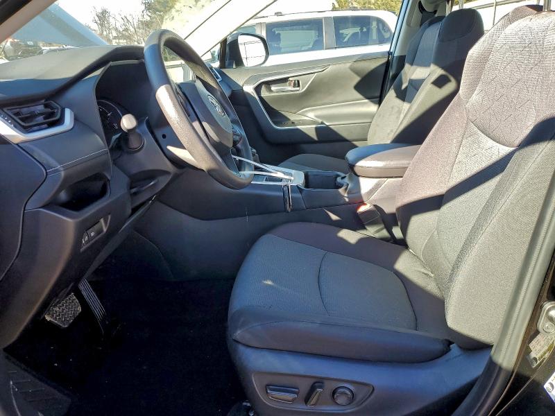 Фото 7 - TOYOTA RAV4