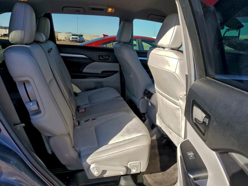 Фото 10 - TOYOTA HIGHLANDER