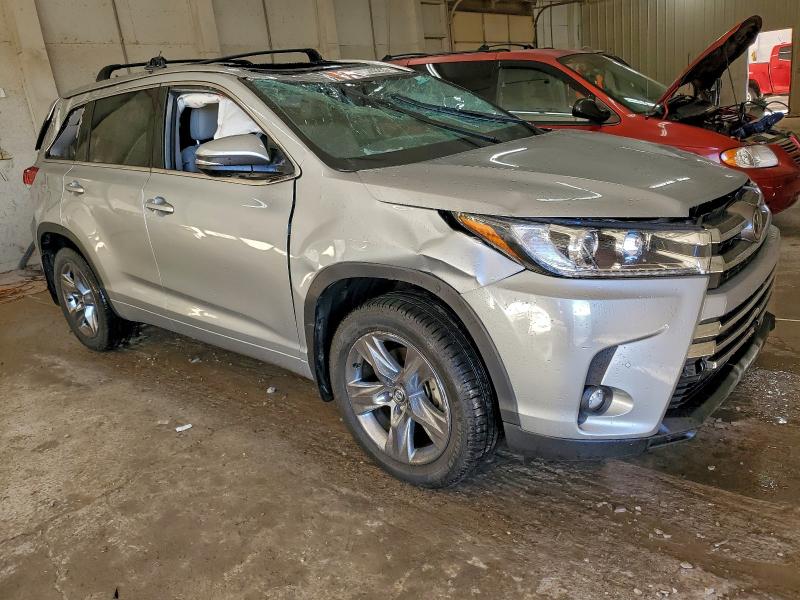 Фото 4 - TOYOTA HIGHLANDER