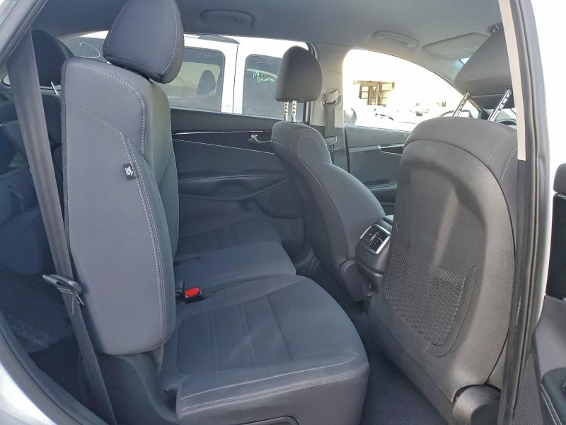 Фото 11 - KIA SORENTO