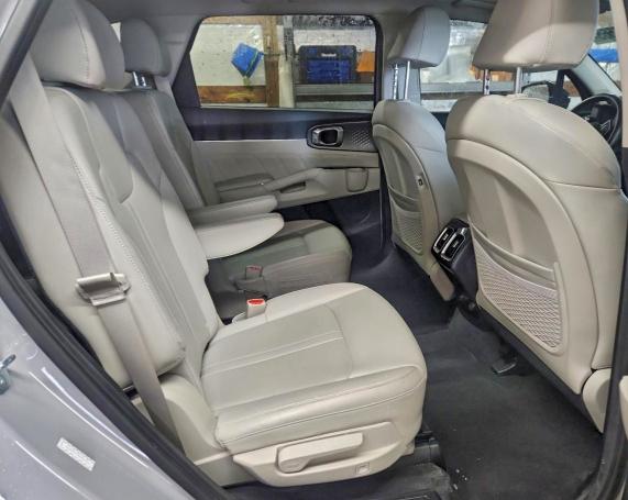 Фото 11 - KIA SORENTO