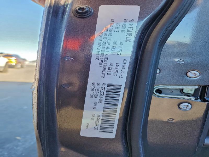 Фото 12 - CHRYSLER 300