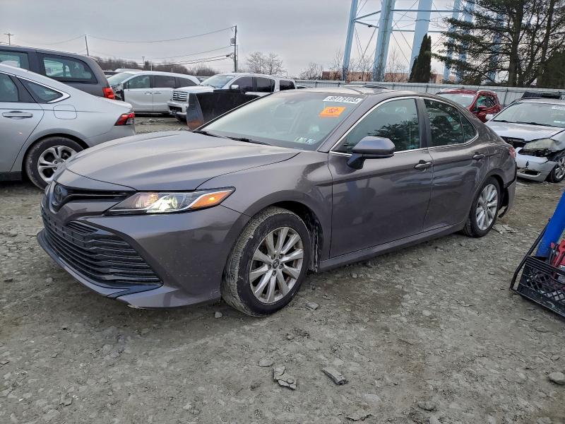 Фото 1 - TOYOTA CAMRY