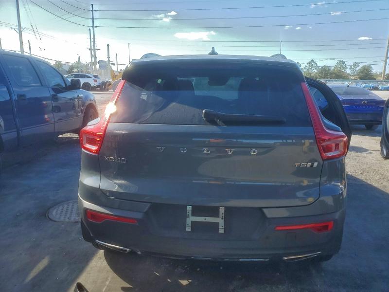 Фото 6 - VOLVO XC40