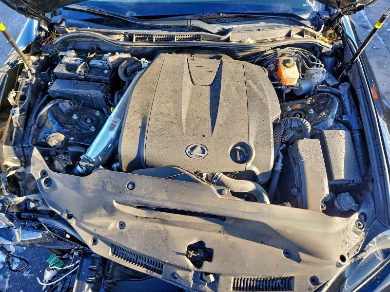 Фото 11 - LEXUS IS