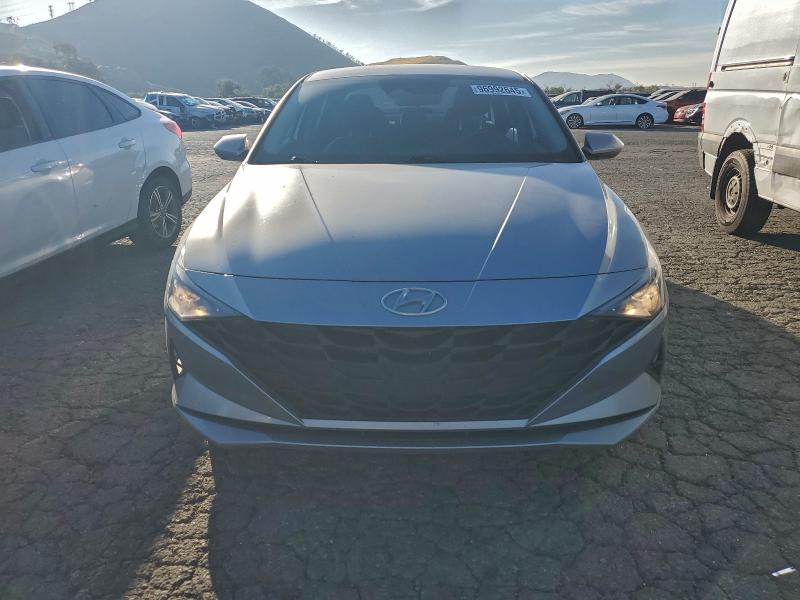 Фото 5 - HYUNDAI ELANTRA