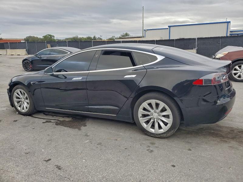 Фото 2 - TESLA MODEL S