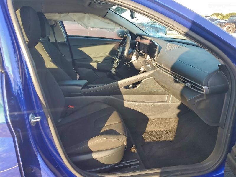 Фото 7 - HYUNDAI ELANTRA