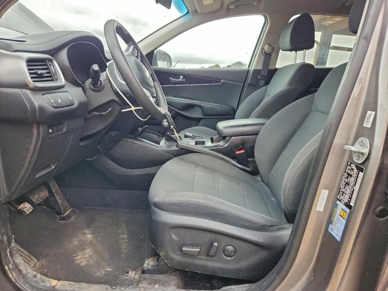 Фото 7 - KIA SORENTO