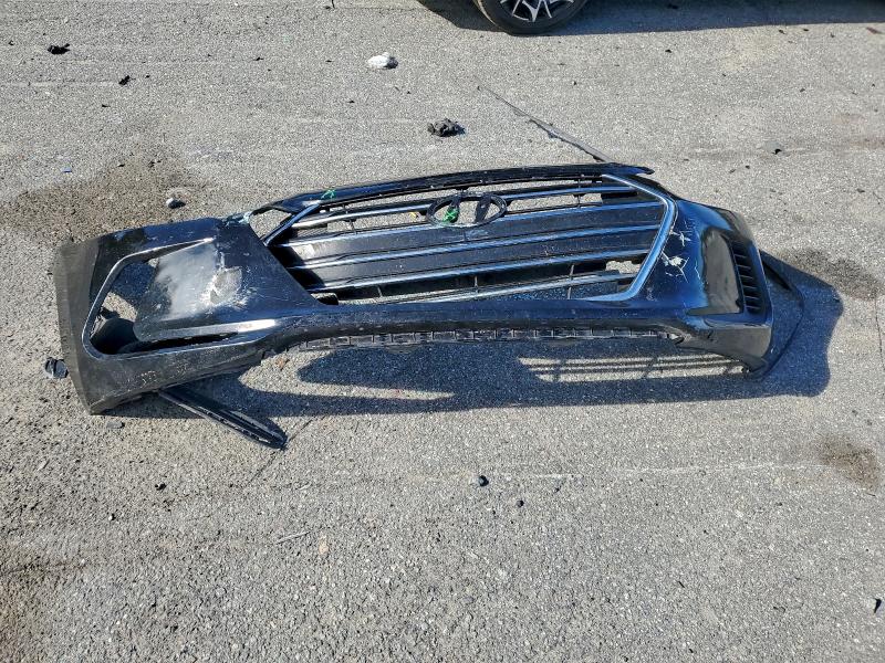 Фото 12 - HYUNDAI ELANTRA