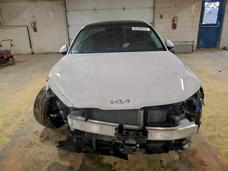 Фото 5 - KIA K5