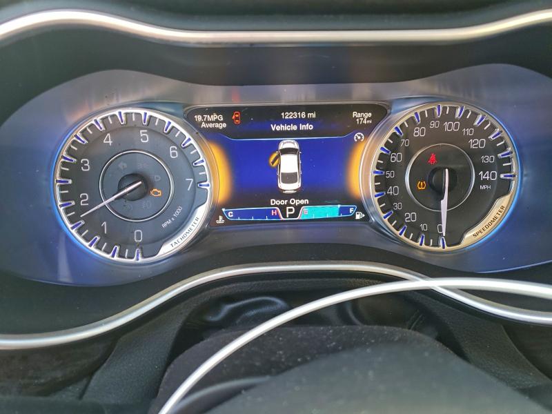 Фото 9 - CHRYSLER 200