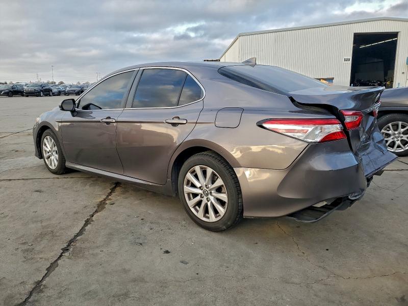 Фото 2 - TOYOTA CAMRY