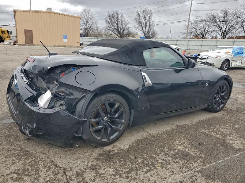 Фото 3 - NISSAN 370Z