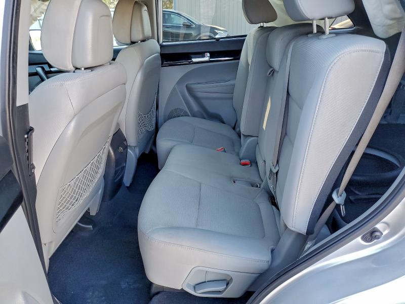 Фото 11 - KIA SORENTO