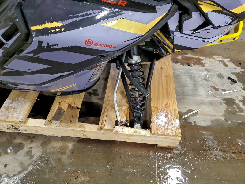 SKI-DOO SNOWMOBILE 2024