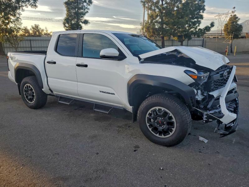 Фото 4 - TOYOTA TACOMA