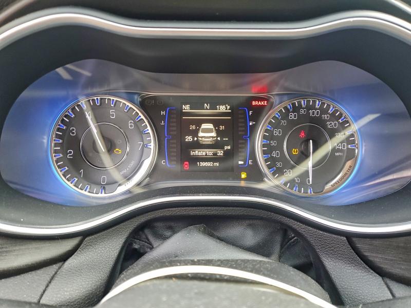 Фото 9 - CHRYSLER 200