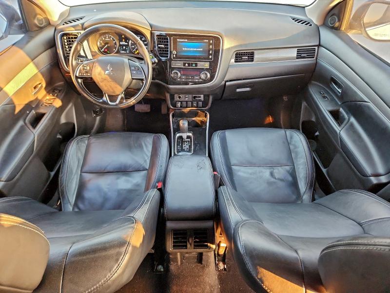 Фото 8 - MITSUBISHI OUTLANDER