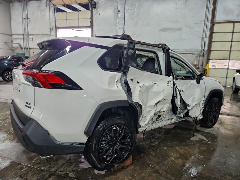 Фото 3 - TOYOTA RAV4