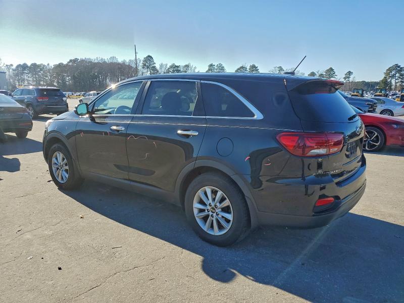 Фото 2 - KIA SORENTO