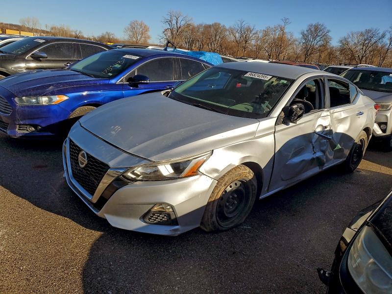 Фото 1 - NISSAN ALTIMA