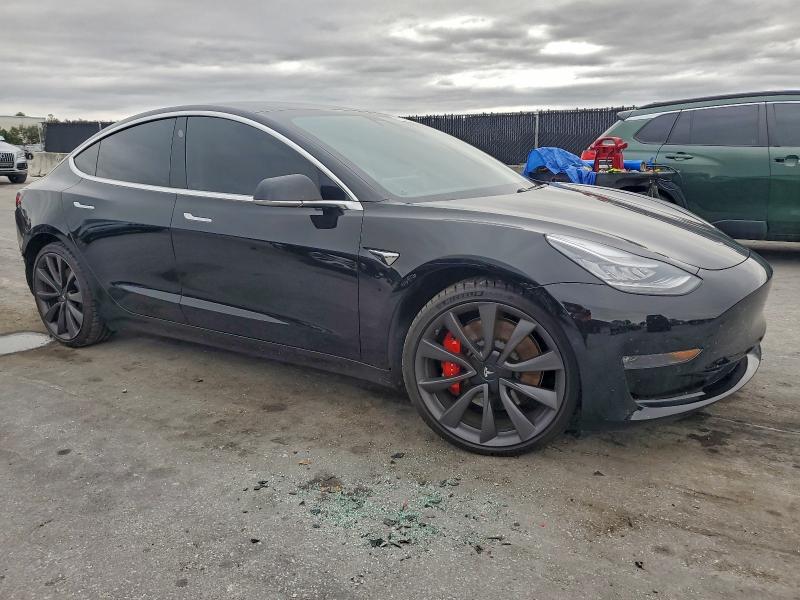 Фото 4 - TESLA MODEL 3