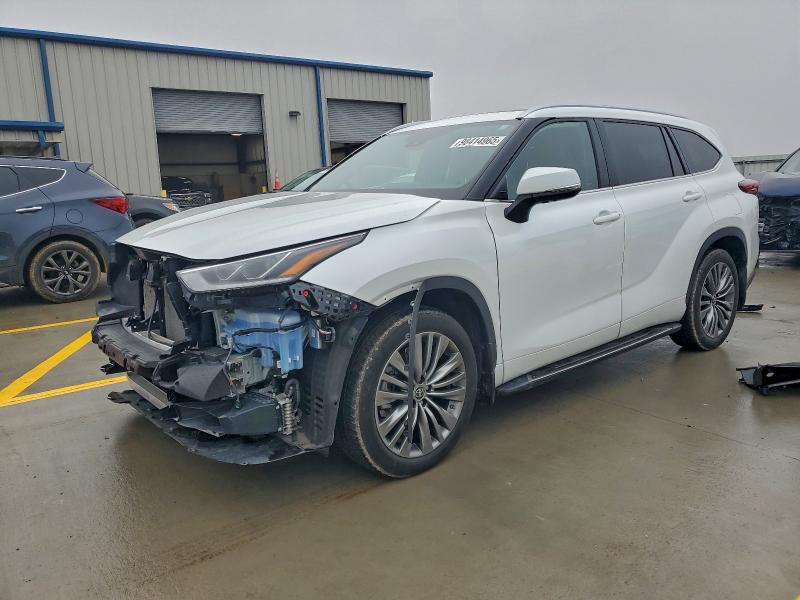 Фото 1 - TOYOTA HIGHLANDER