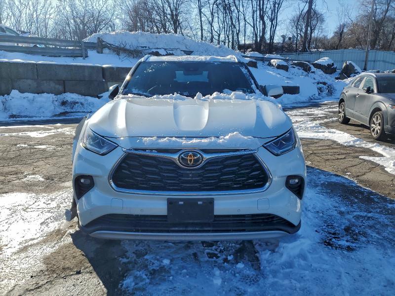 Фото 5 - TOYOTA HIGHLANDER