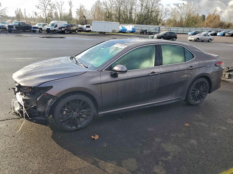 Фото 1 - TOYOTA CAMRY