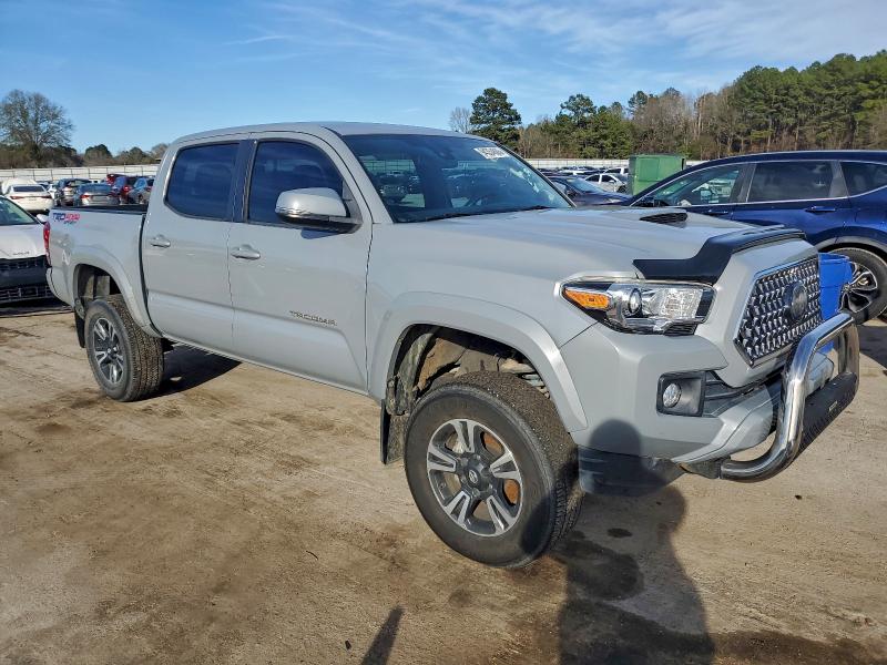 Фото 4 - TOYOTA TACOMA