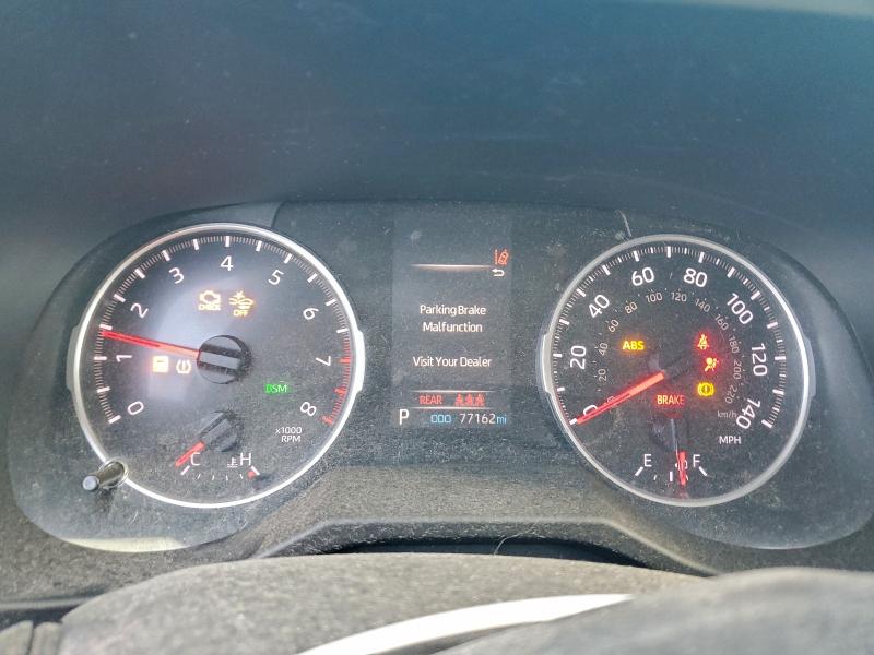 Фото 9 - TOYOTA RAV4