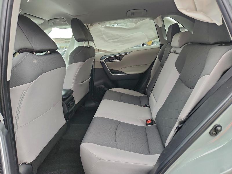 Фото 11 - TOYOTA RAV4