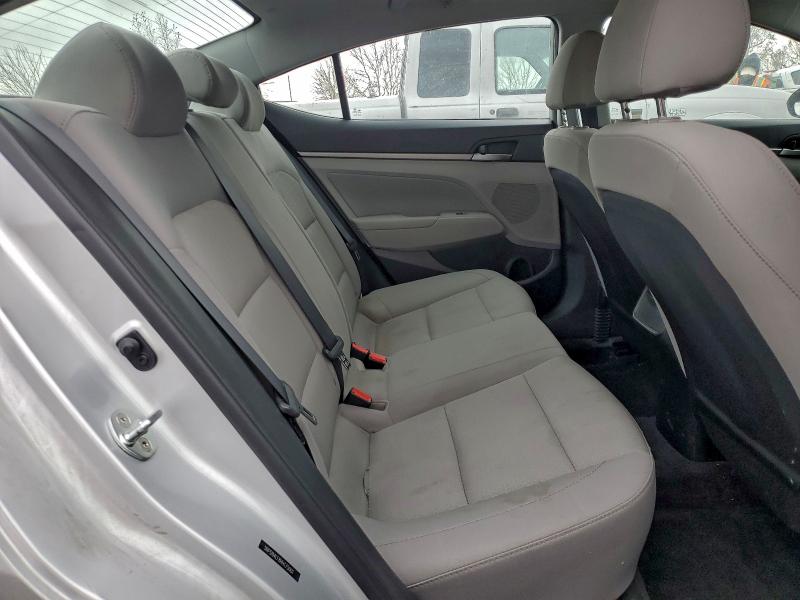 Фото 10 - HYUNDAI ELANTRA