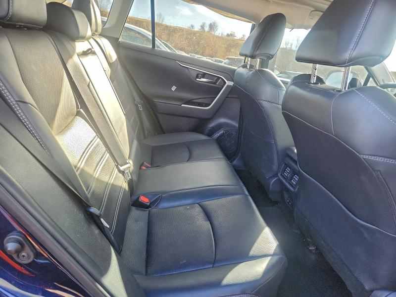 Фото 11 - TOYOTA RAV4